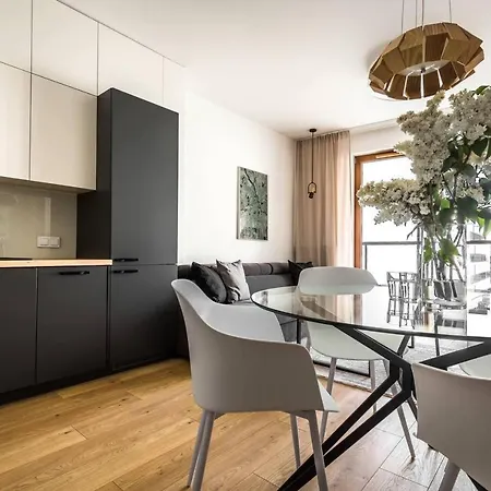 Cozy Family With Parking & Balcony Apartamento