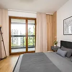 Cozy Family With Parking & Balcony アパート ワルシャワ